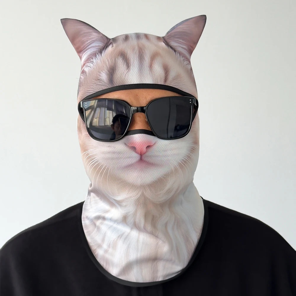 Cagoule 3D motif chat gris portée avec des lunettes de soleil