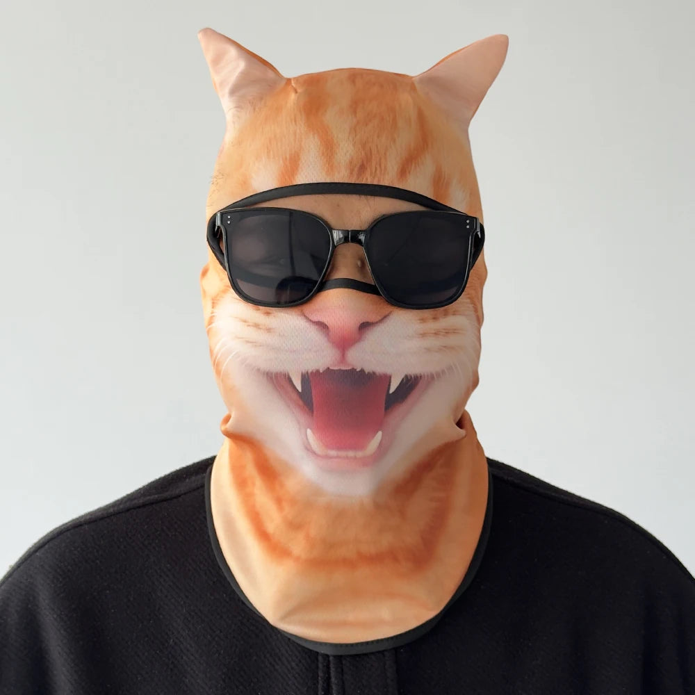 Cagoule 3D motif chat roux portée, gueule ouverte, avec des lunettes de soleil